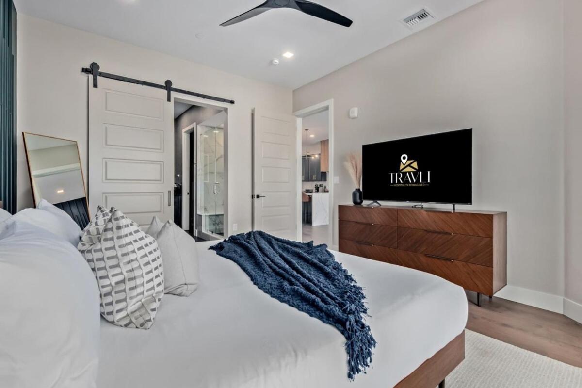 The Lux At Craftsman - Old Town Penthouse 1